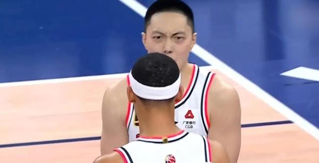 CBA社交圈：哈维回应1.6秒绝杀广东 山东出局邱彪主动揽责 季后赛剧本张力十足