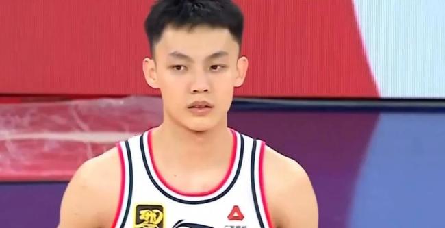 CBA社交圈：哈维回应1.6秒绝杀广东 山东出局邱彪主动揽责 季后赛剧本张力十足