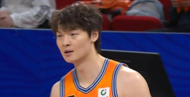 CBA社交圈：哈维回应1.6秒绝杀广东 山东出局邱彪主动揽责 季后赛剧本张力十足