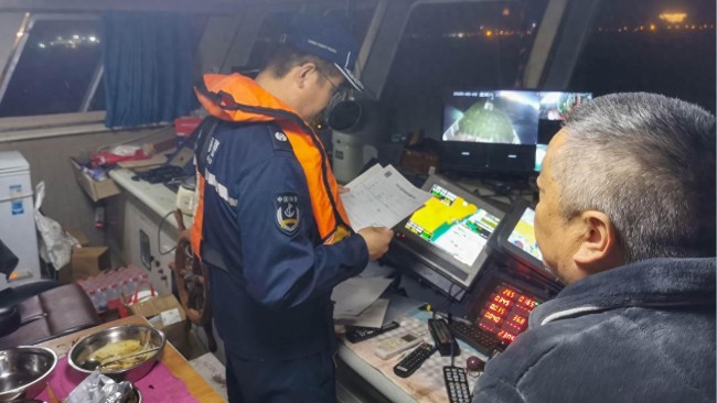 舟山海警查获非法捕捞案