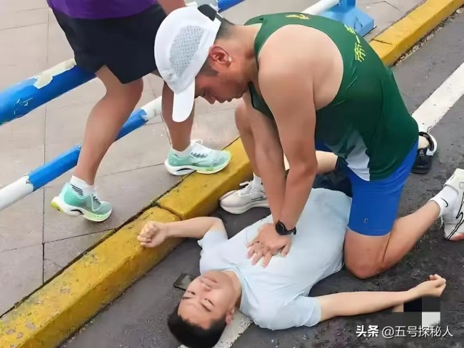 送别救人牺牲英雄高武 赤胆忠心留浩气