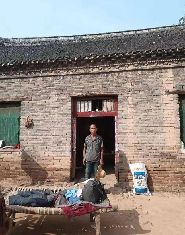 凑60多万为农村父母建别墅3姐妹发声 孝心感动网友