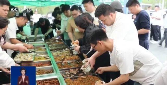 10块钱35个菜随便吃现在量更多了 盒饭姐的温暖坚持