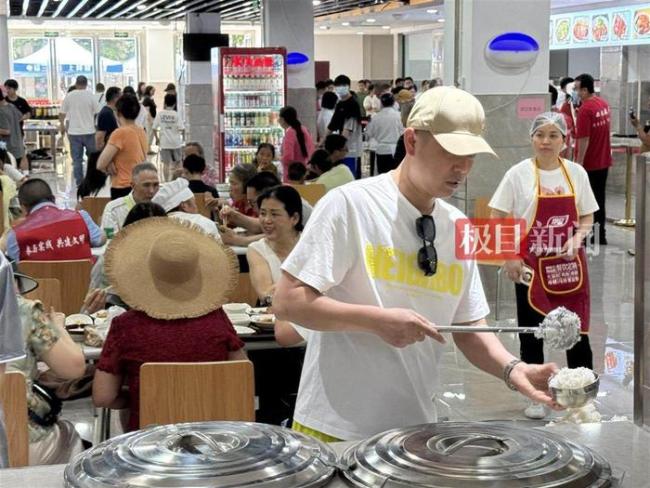 游客在荣昌政府食堂1天吃掉超千斤猪肉 荣昌美食受热捧