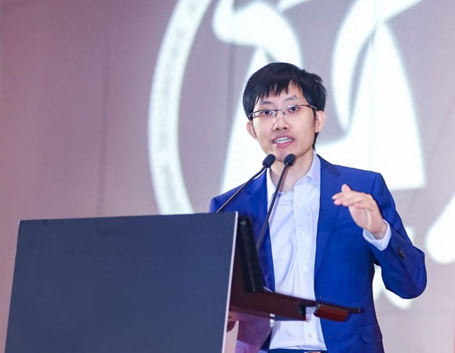 梁文锋：俯身做真正的创新