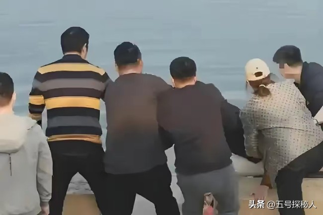 送别救人牺牲英雄高武 赤胆忠心留浩气