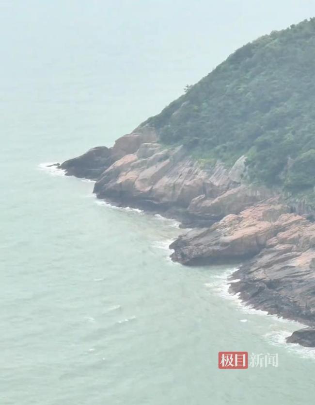 女子观赏海边奇景时意外失踪 搜寻未果引发关注