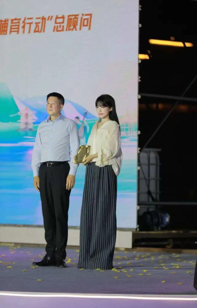 李子柒受聘中国非遗推广大使 助力非遗数字化传播
