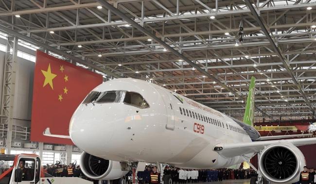 C919大飞机迫降山东农田?适航证受阻引发关注