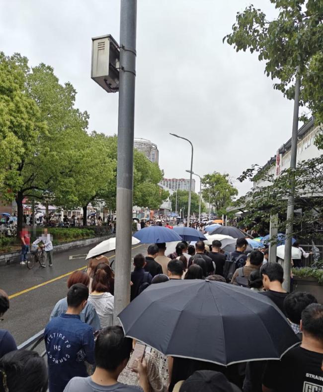 上海地铁发9号线延误证明 雨天打滑致限速运行