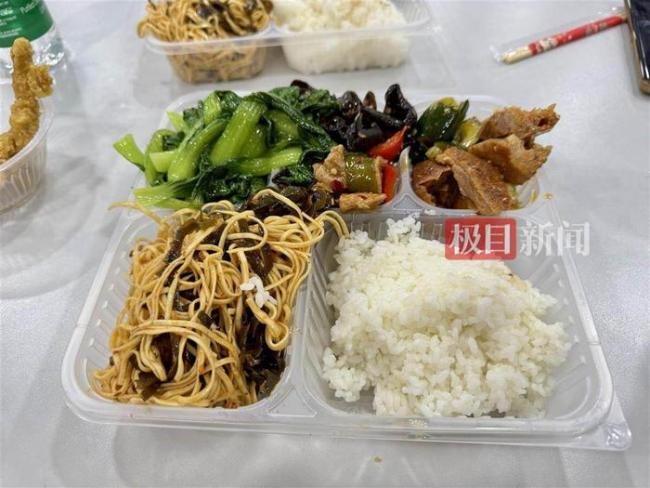 游客在荣昌政府食堂1天吃掉超千斤猪肉 荣昌美食受热捧