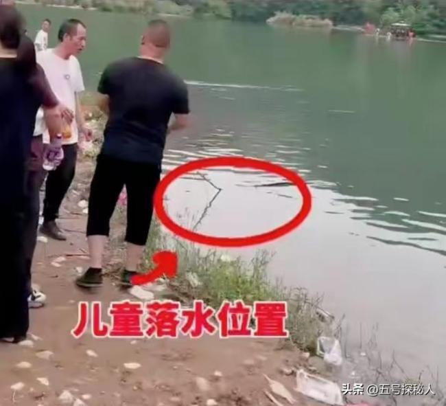 送别救人牺牲英雄高武 赤胆忠心留浩气