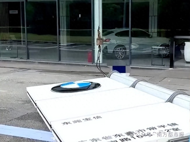 东莞一宝马4S店人去楼空