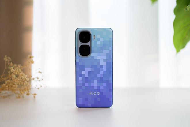 iQOO Neo10 Pro+体验：手机领头，iQOO构筑全家桶生态体验