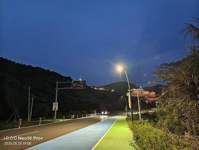 iQOO Neo10 Pro+体验：手机领头，iQOO构筑全家桶生态体验