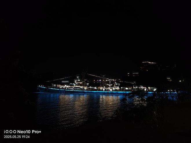 iQOO Neo10 Pro+体验：手机领头，iQOO构筑全家桶生态体验