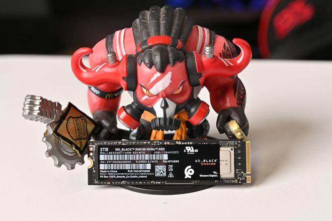 闪迪新品WD_BLACK SN8100评测：PCIe 5.0固态硬盘新王登场