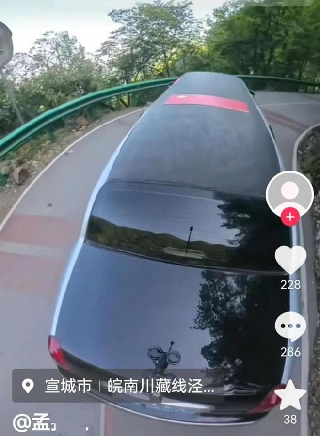 9米林肯假期硬闯川藏线？造成数小时大堵车