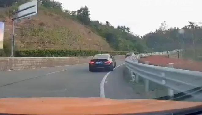 保时捷逆行撞摩托？官方：已经刑事拘留