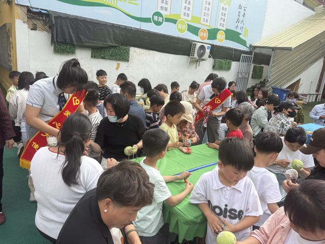 周口电信爱心翼站联合幼儿园开展感恩“母亲节”活动