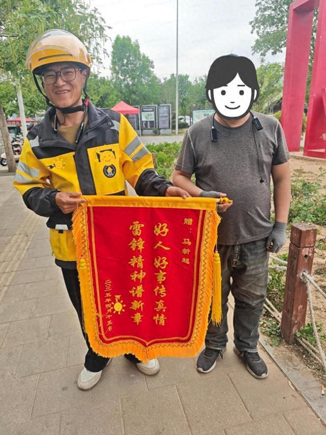 凌晨时分 郑州外卖小哥接了份“寻子订单”