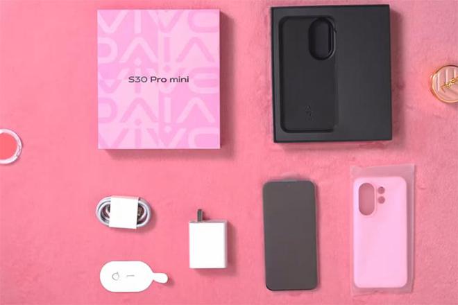 6.31英寸屏幕+6500mAh电池，vivo S30 Pro mini小屏手机颇有看头