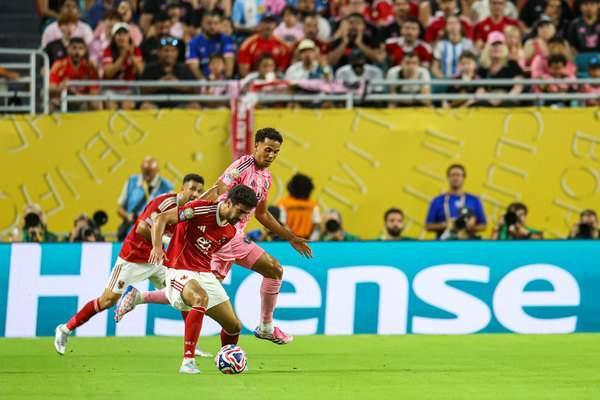 世俱杯：梅西两中框+失绝杀！迈阿密0-0非洲霸主 38岁门神扑点救主 门将成焦点