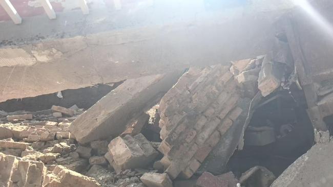 学校围墙倒塌祖孙被砸身亡孕妇受伤 暴雨大风酿悲剧