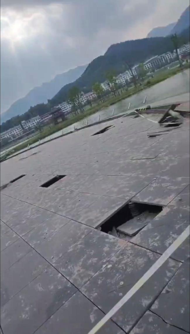多名孩子在景区水池被瓷砖割伤 游玩变伤痛