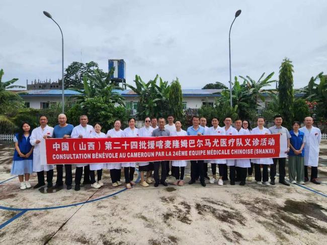 中国援喀麦隆医疗队开展义诊活动