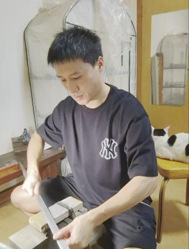 成都90后小伙让刀剑重获新生