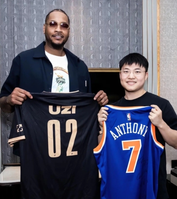 安东尼祝贺Uzi入选名人堂 兄弟情深