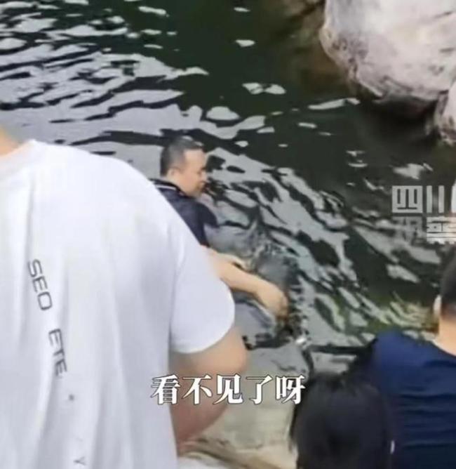 男孩野泳溺水沉底近半小时身亡