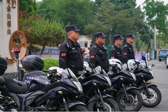 网警护航高考祝学子金榜题名