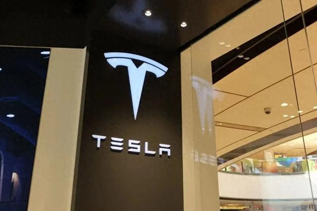 特斯拉将交付首辆全自动驾驶汽车