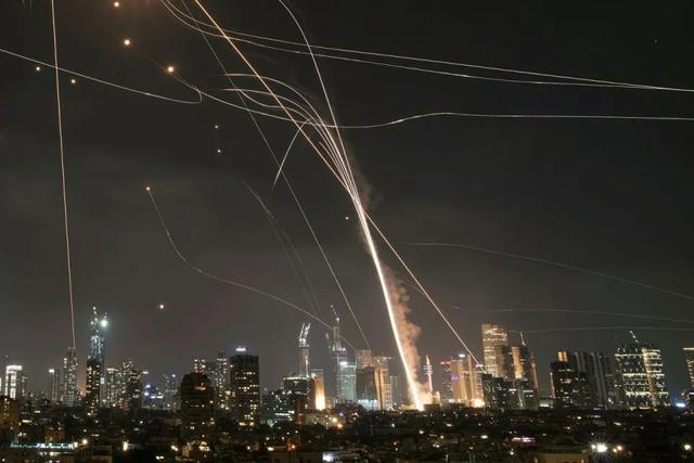 伊朗防空系统大战以导弹:爆炸声不断，谁将掌控中东天空？