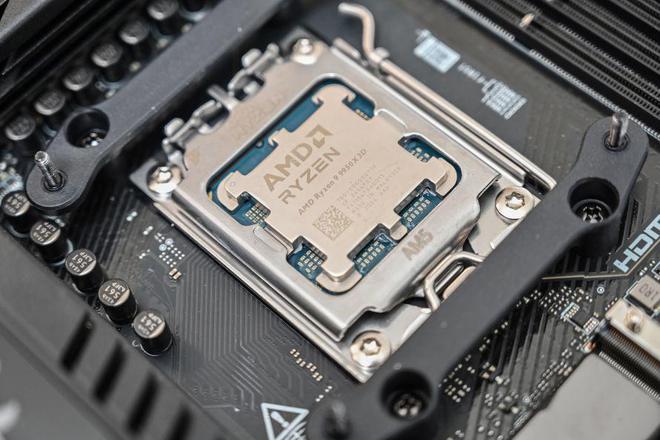 谁能突破1000帧？AMD锐龙9 9950X3D大战intel Ultra 9 285K！