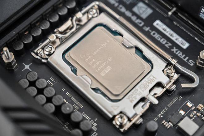 谁能突破1000帧？AMD锐龙9 9950X3D大战intel Ultra 9 285K！