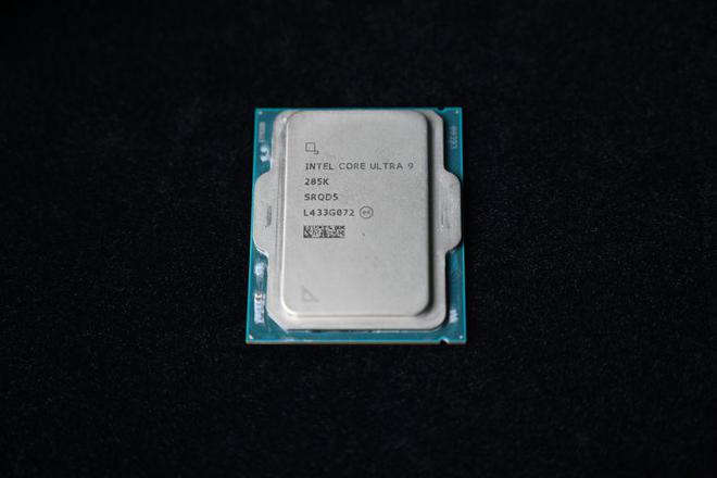 谁能突破1000帧？AMD锐龙9 9950X3D大战intel Ultra 9 285K！