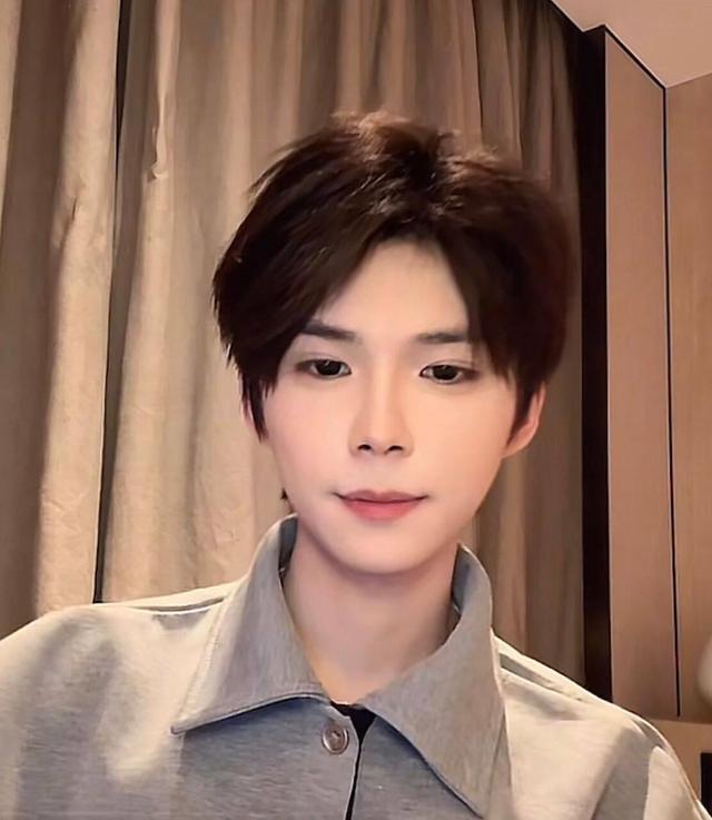 何秋亊:为什么别人是撞衫我是抄袭