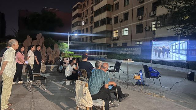 安阳市水冶镇：利用夏夜纳凉“小场景” 织密反诈“安全网”