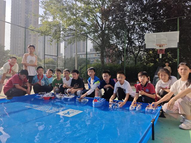 郑州市中原区澜景小学科创节收官：“澜精灵”创意无限