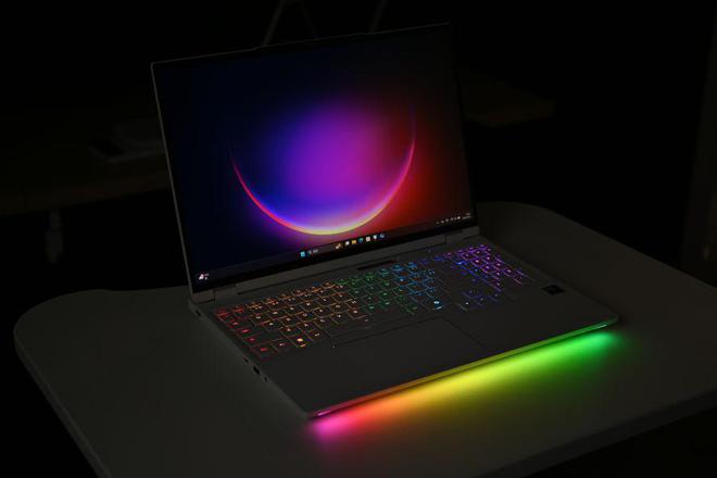 机械革命耀世16Ultra：长江存储PC411固态硬盘加持下的性能魔兽