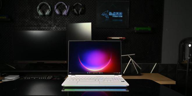机械革命耀世16Ultra：长江存储PC411固态硬盘加持下的性能魔兽