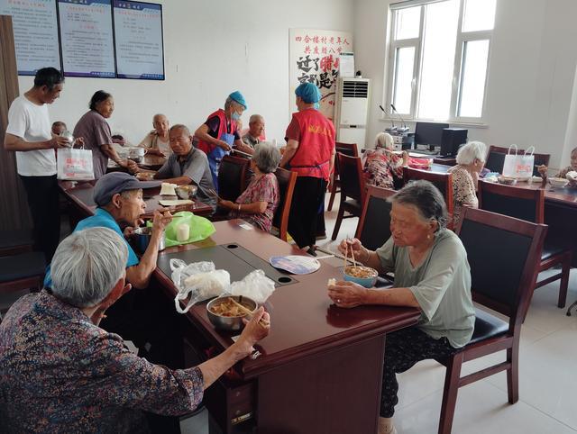 清丰县城关镇：小餐桌烹出 乡村养老新滋味