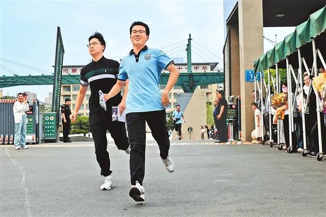河南公布高考查分时间！查询方式→