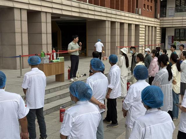 郑州市管城区外国语牧歌小学组织开展教职工消防演练活动