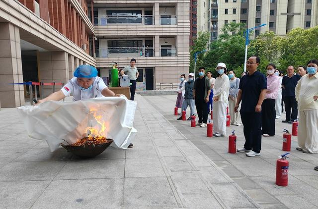 郑州市管城区外国语牧歌小学组织开展教职工消防演练活动