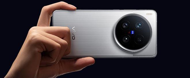 牙膏挤爆了！vivo X300 Ultra可能要用索尼独家连续光学变焦技术