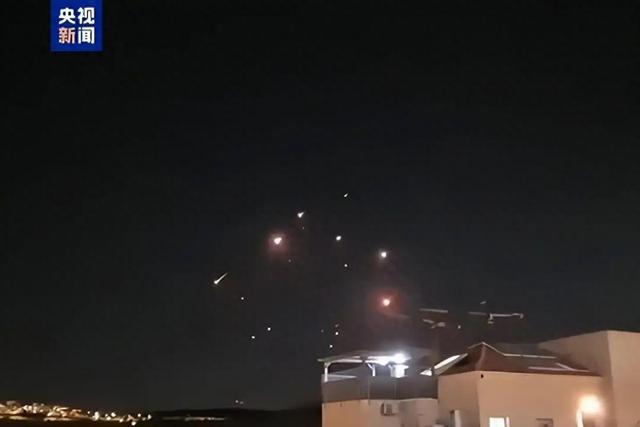 黑夜如昼！伊朗以色列导弹激烈对轰，双方库存还能撑多久？